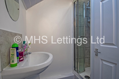 Thumbnail photo of 5 Bedroom Mid Terraced House in 7 Norville Terrace, Leeds, LS6 1BS