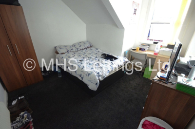 Thumbnail photo of 5 Bedroom Mid Terraced House in 26 Hessle View, Leeds, LS6 1ER