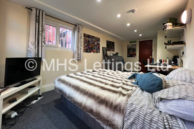 Thumbnail photo of 8 Bedroom Mid Terraced House in 19 Ash Grove, Leeds, LS6 1AX