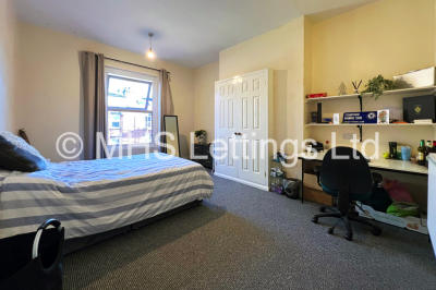 Thumbnail photo of 8 Bedroom Mid Terraced House in 19 Ash Grove, Leeds, LS6 1AX