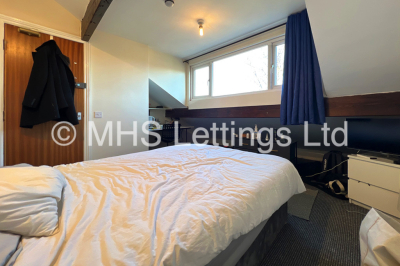 Thumbnail photo of 8 Bedroom Mid Terraced House in 19 Ash Grove, Leeds, LS6 1AX