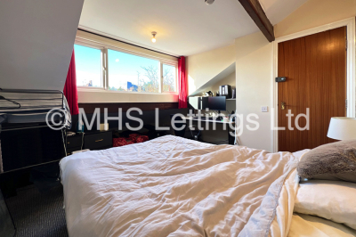 Thumbnail photo of 8 Bedroom Mid Terraced House in 19 Ash Grove, Leeds, LS6 1AX