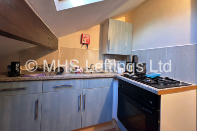 Thumbnail photo of 8 Bedroom Mid Terraced House in 19 Ash Grove, Leeds, LS6 1AX