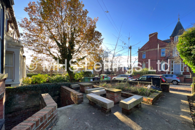 Thumbnail photo of 8 Bedroom Mid Terraced House in 19 Ash Grove, Leeds, LS6 1AX