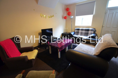 Thumbnail photo of 5 Bedroom Mid Terraced House in 15 Hessle Terrace, Leeds, LS6 1EQ