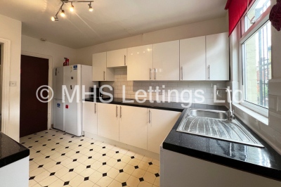 Thumbnail photo of 7 Bedroom Mid Terraced House in 31 Estcourt Avenue, Leeds, LS6 3ES