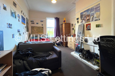 Thumbnail photo of 6 Bedroom Mid Terraced House in 33 Chestnut Avenue, Leeds, LS6 1AZ