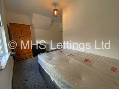 Thumbnail photo of 5 Bedroom Mid Terraced House in 13 Mayville Place, Leeds, LS6 1NE
