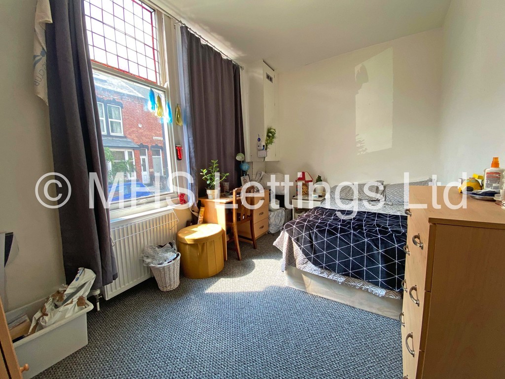 Photo of 2 Bedroom Flat in 3 Brookfield Place, Leeds, LS6 4EH