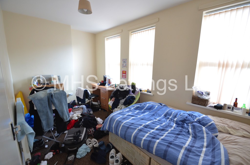 Photo of 5 Bedroom Mid Terraced House in 248 Cardigan Road, Leeds, LS6 1QL