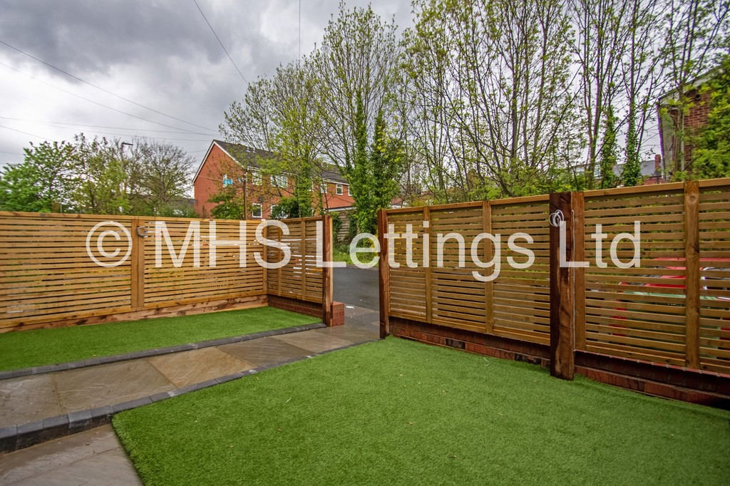 Photo of 2 Bedroom Mid Terraced House in 5 Stanmore Avenue, Leeds, LS4 2RP