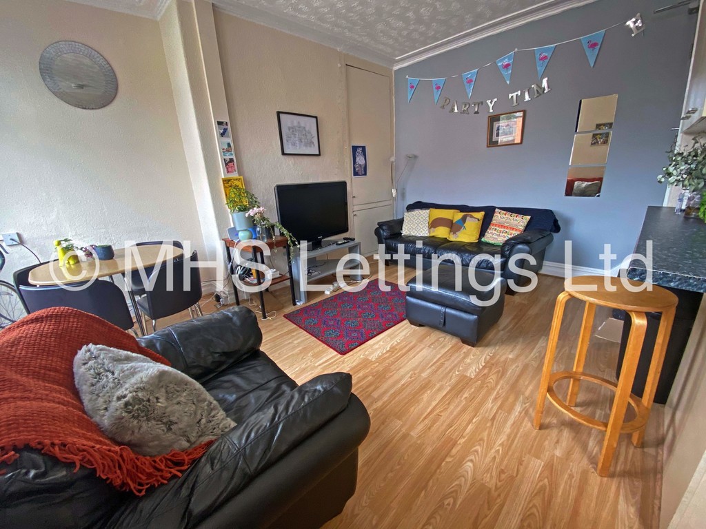 Photo of 3 Bedroom Mid Terraced House in 3 Lumley Avenue, Leeds, LS4 2LR