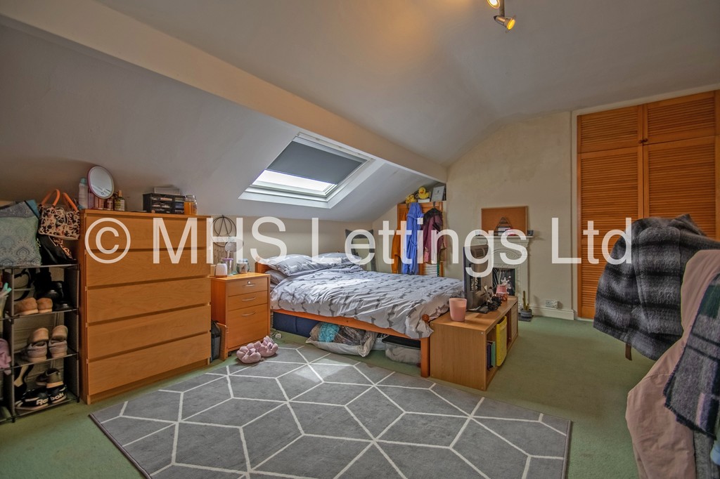 Photo of 3 Bedroom Mid Terraced House in 14 Granby Place, Leeds, LS6 3BD