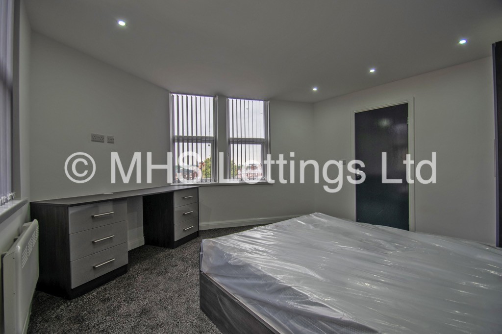Photo of 1 Bedroom Flat in Flat 2, 2 Raincliffe Grove, Leeds, LS9 9LP
