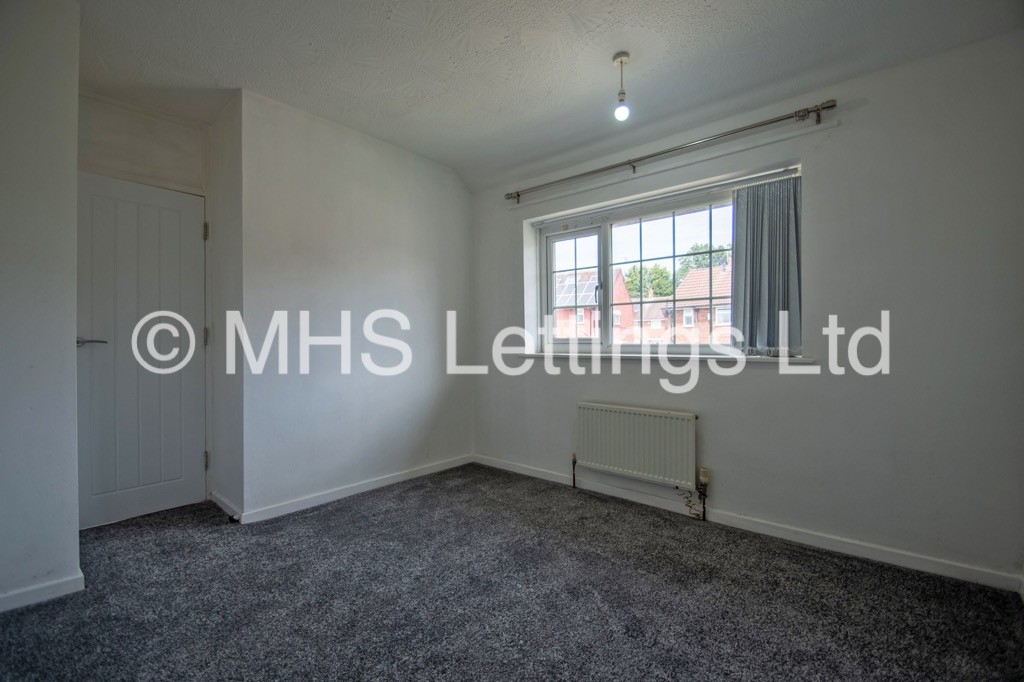 Photo of 2 Bedroom Semi-Detached House in 8 Old Farm Close, Leeds, LS16 5DG