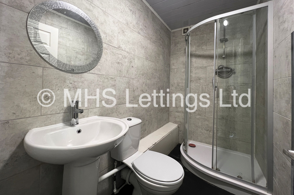 Photo of 1 Bedroom Shared House in Room 4, 217 Woodhouse Street, Leeds, LS6 2NY