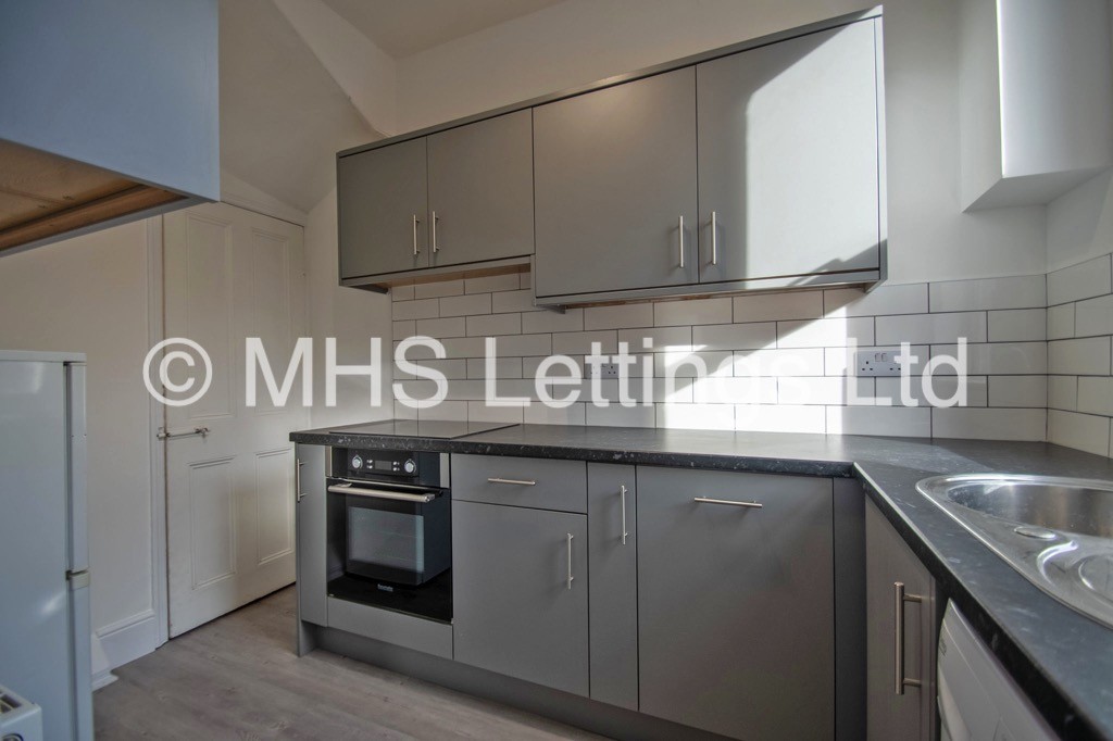 Photo of 1 Bedroom Mid Terraced House in 44 Aviary Grove