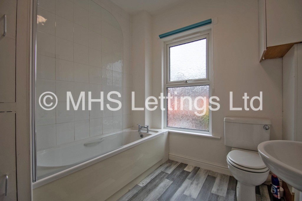 Photo of 1 Bedroom Mid Terraced House in 44 Aviary Grove