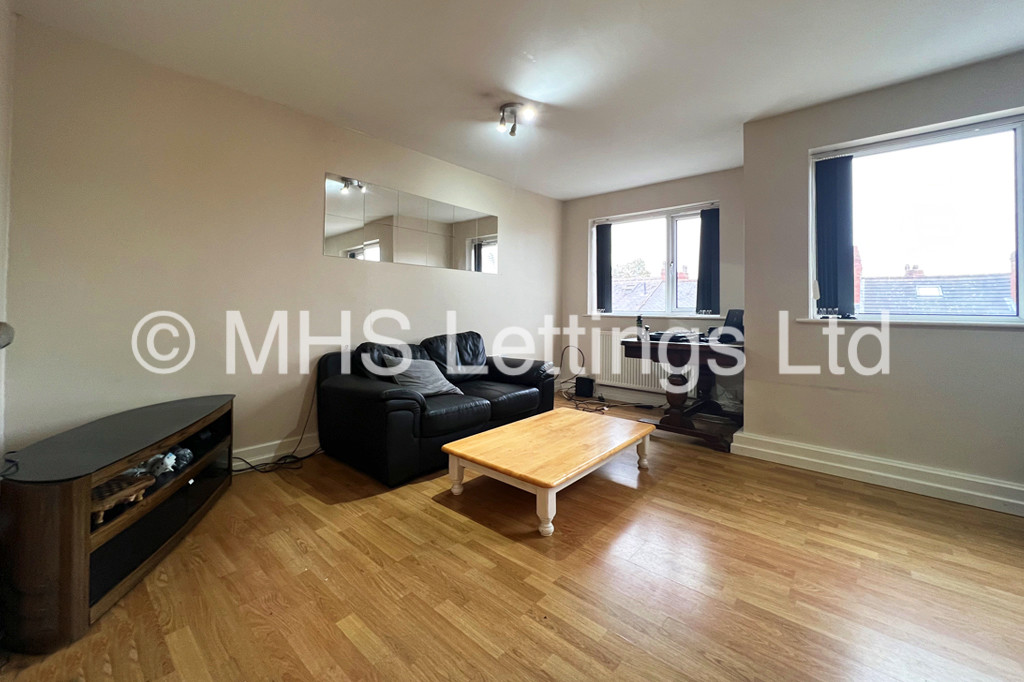 Photo of 3 Bedroom Flat in Flat 3b, 21-25 Headingley Avenue, Leeds, LS6 3EP