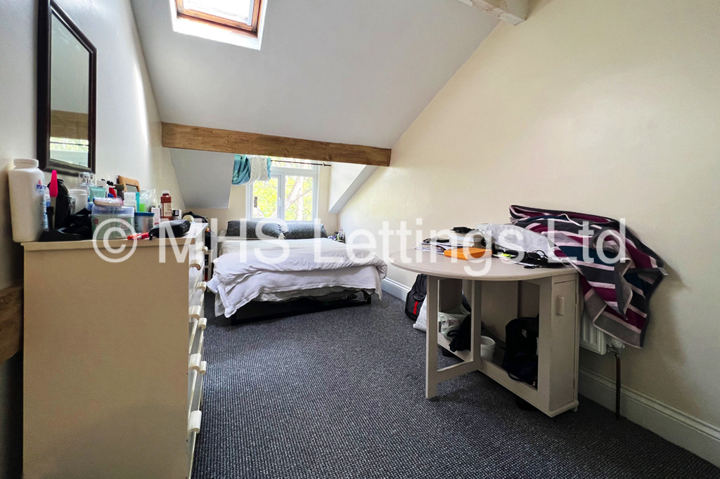 Photo of 1 Bedroom Flat in Flat 8, 6 Moorland Road, Leeds, LS6 1AL