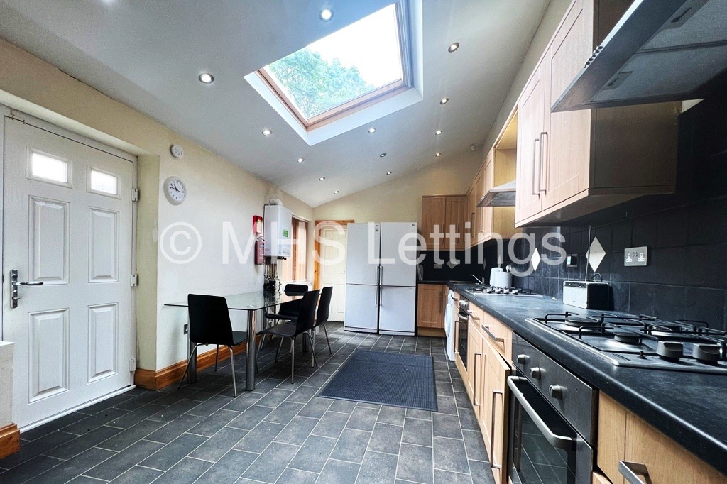 Photo of 1 Bedroom Shared House in Room 1, 144 Woodsley Road, Leeds, LS2 9LZ