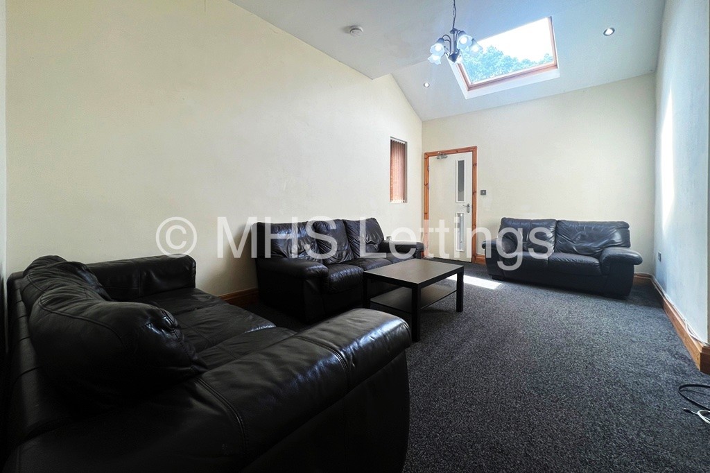 Photo of 1 Bedroom Shared House in Room 1, 144 Woodsley Road, Leeds, LS2 9LZ