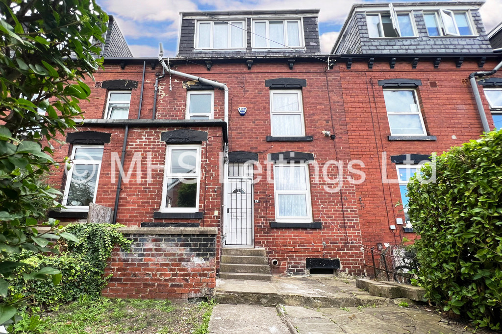 Photo of 3 Bedroom Mid Terraced House in 22 Royal Park Grove, Leeds, LS6 1HQ