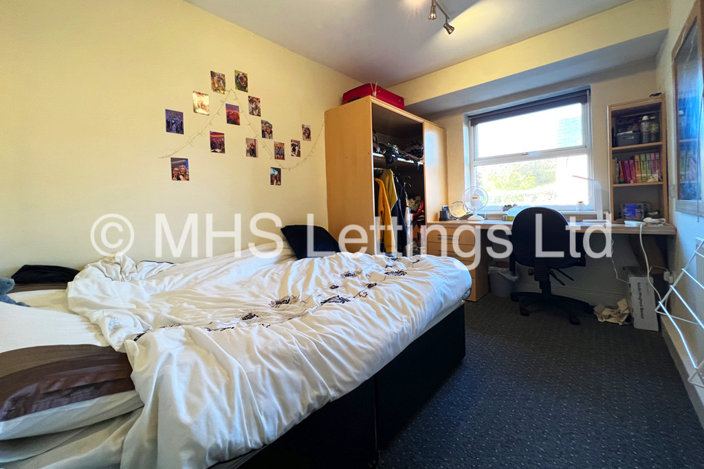 Photo of 3 Bedroom Apartment in Flat 12, Welton Road, Leeds, LS6 1EE