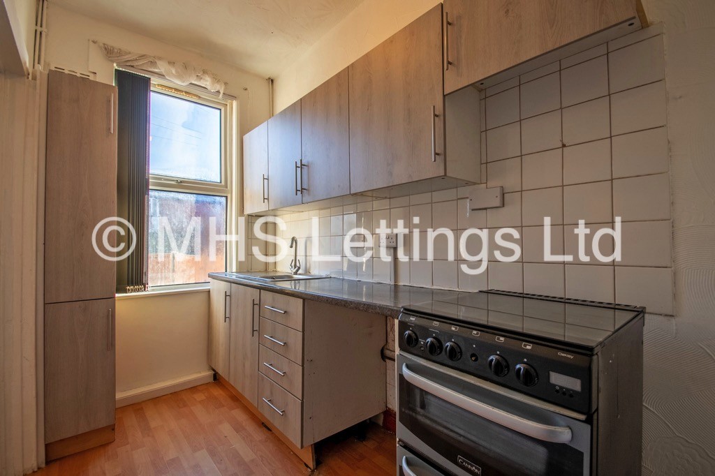 Photo of 2 Bedroom Mid Terraced House in 35 Clifton Grove, Leeds, LS9 6EW