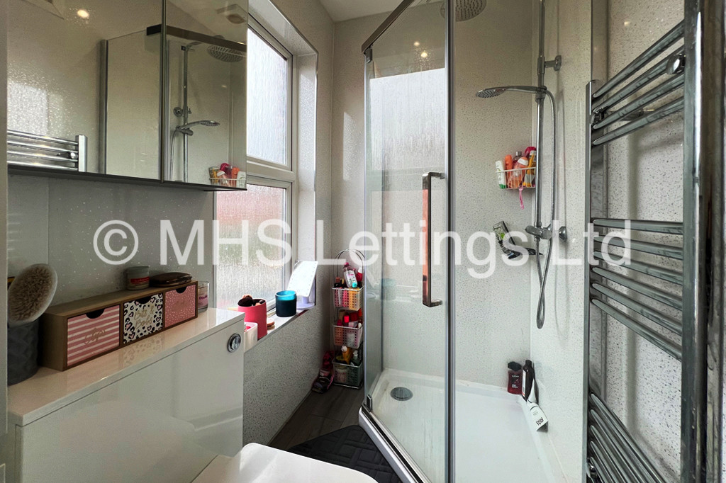 Photo of 3 Bedroom Mid Terraced House in 22 Granby Road, Leeds, LS6 3AS