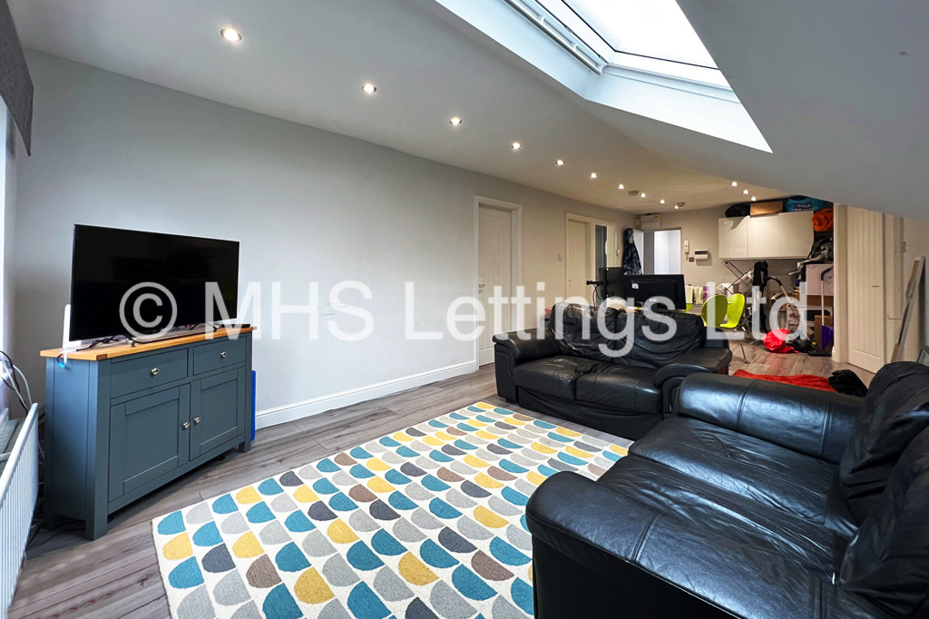 Photo of 3 Bedroom Apartment in Flat 3, Headingley House, Ash Road, Leeds, LS6 3HD