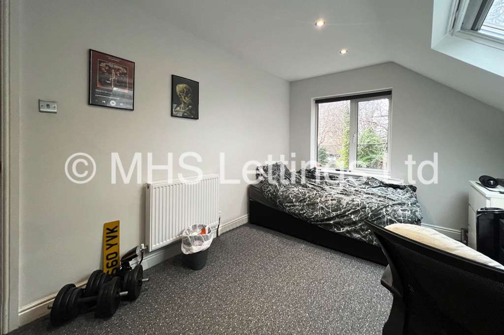 Photo of 3 Bedroom Apartment in Flat 3, Headingley House, Ash Road, Leeds, LS6 3HD