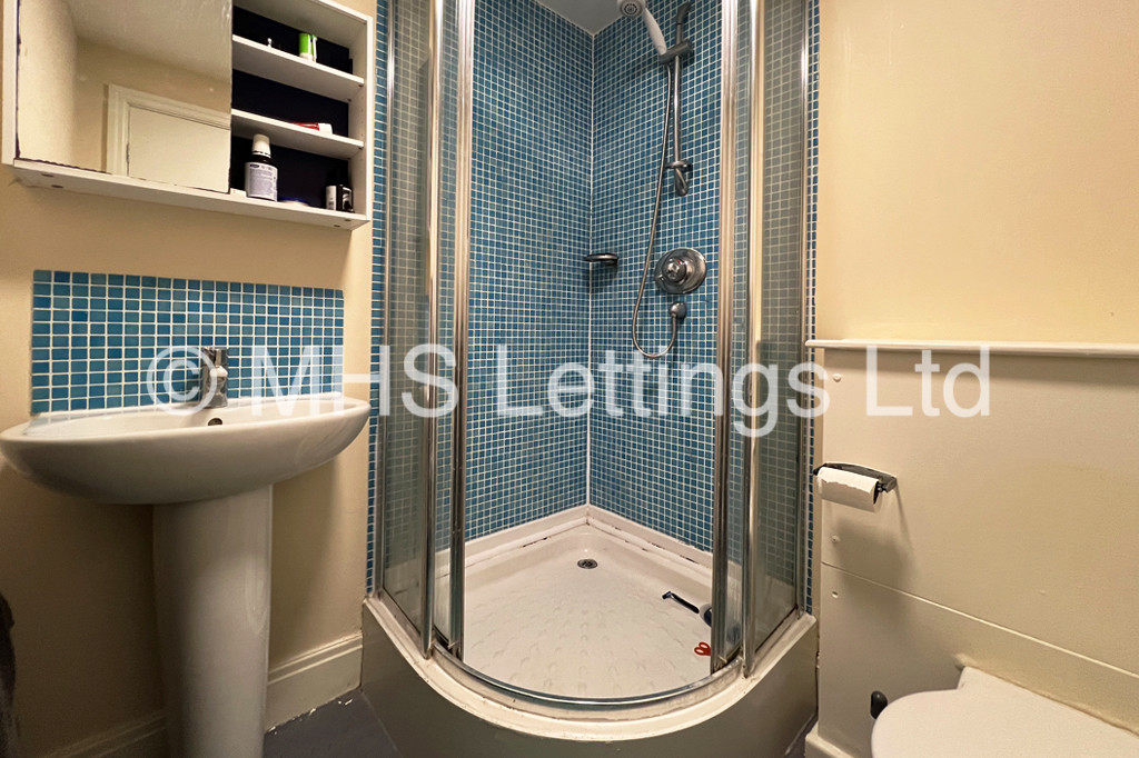 Photo of 3 Bedroom Apartment in 2 Railway Apartments, Leeds, LS5 3GY