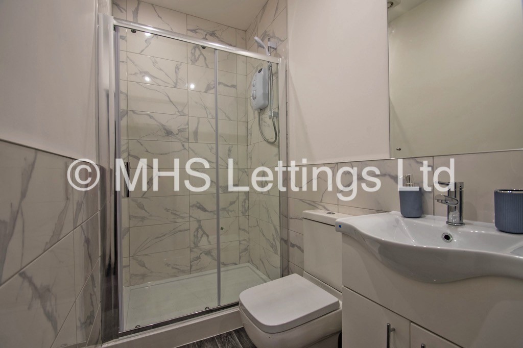 Photo of 2 Bedroom Apartment in Flat 1, 12 Noster Hill, Leeds, LS11 8QE