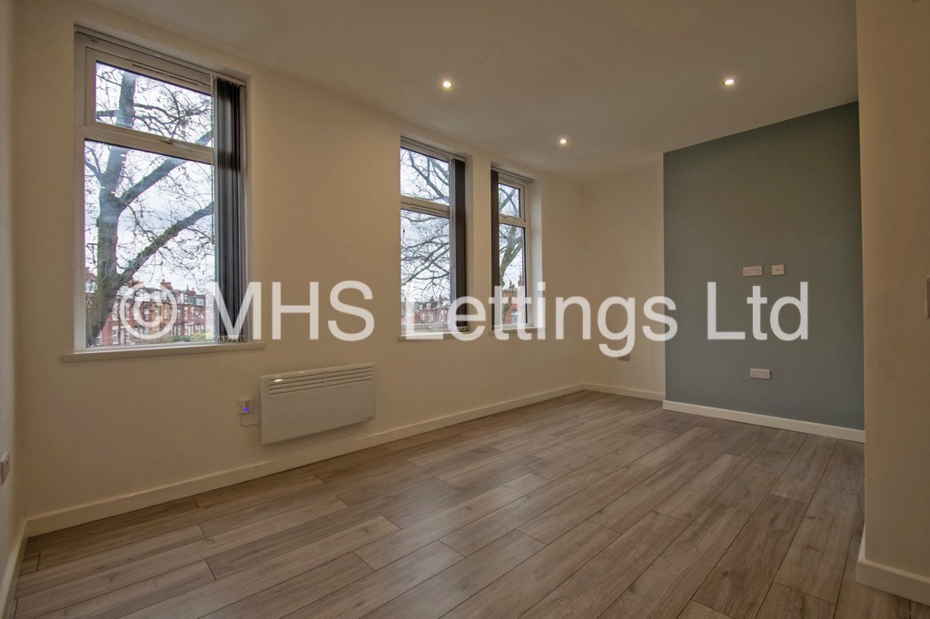 Photo of 3 Bedroom Apartment in Flat 2, 12 Noster Hill, Leeds, LS11 8QE