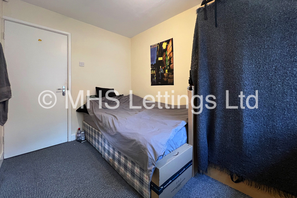 Photo of 3 Bedroom Apartment in Flat 1, Welton Road, Leeds, LS6 1EE