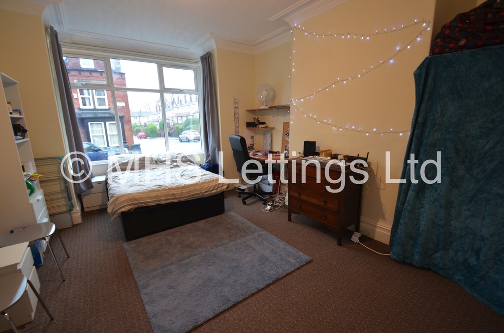 Photo of 1 Bedroom Shared House in Room 1, 1 Richmond Mount, Leeds, LS6 1DG