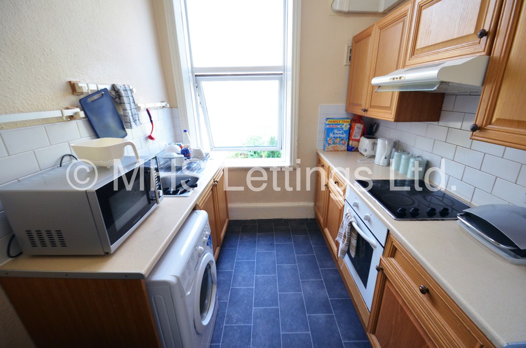 Photo of 1 Bedroom Semi-Detached House in Double Room, The Mansion, Grosvenor Road, LS6 2DZ