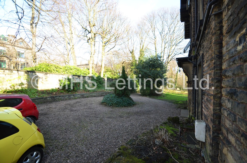 Photo of 1 Bedroom Semi-Detached House in Double Room, The Mansion, Grosvenor Road, LS6 2DZ