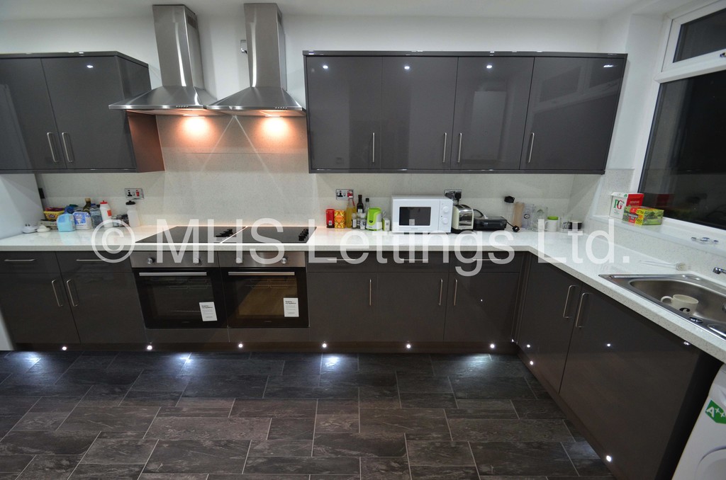 Photo of 1 Bedroom Semi-Detached House in Double Room, The Mansion, Grosvenor Road, LS6 2DZ