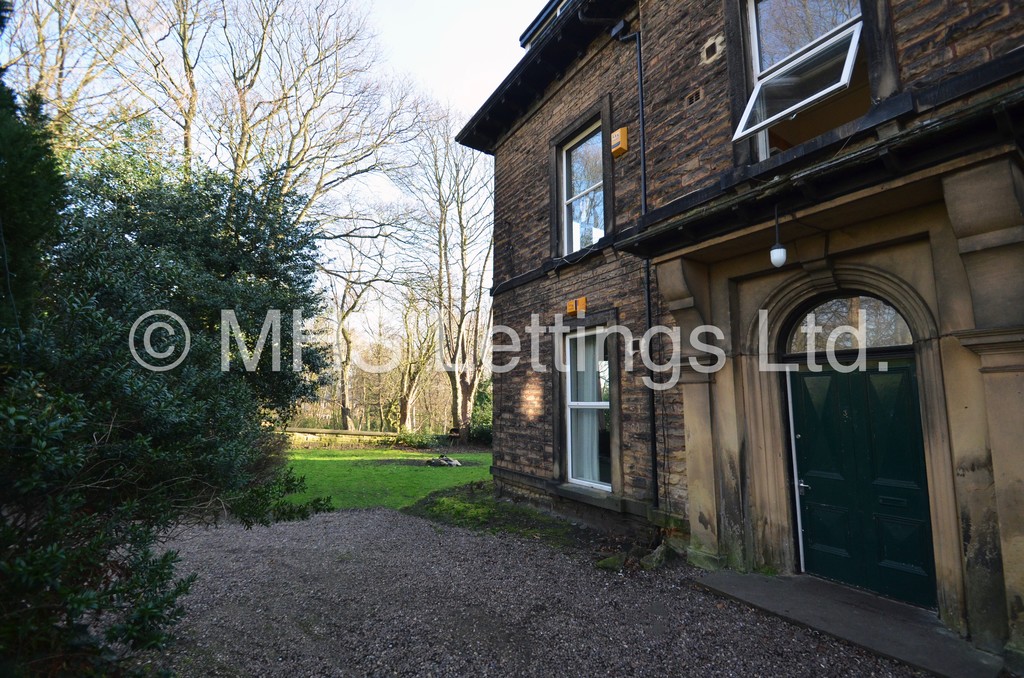 Photo of 1 Bedroom Semi-Detached House in Double Room, The Mansion, Grosvenor Road, LS6 2DZ