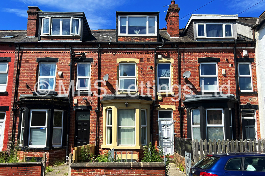 Photo of 6 Bedroom Mid Terraced House in 45 Delph Mount, Woodhouse, LS6 2HS