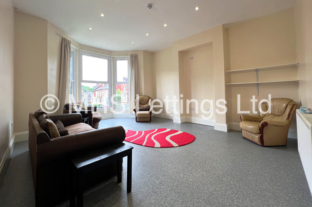 Photo of 4 Bedroom Flat in Flat 1, 11 Regent Park Terrace, Leeds, LS6 2AX