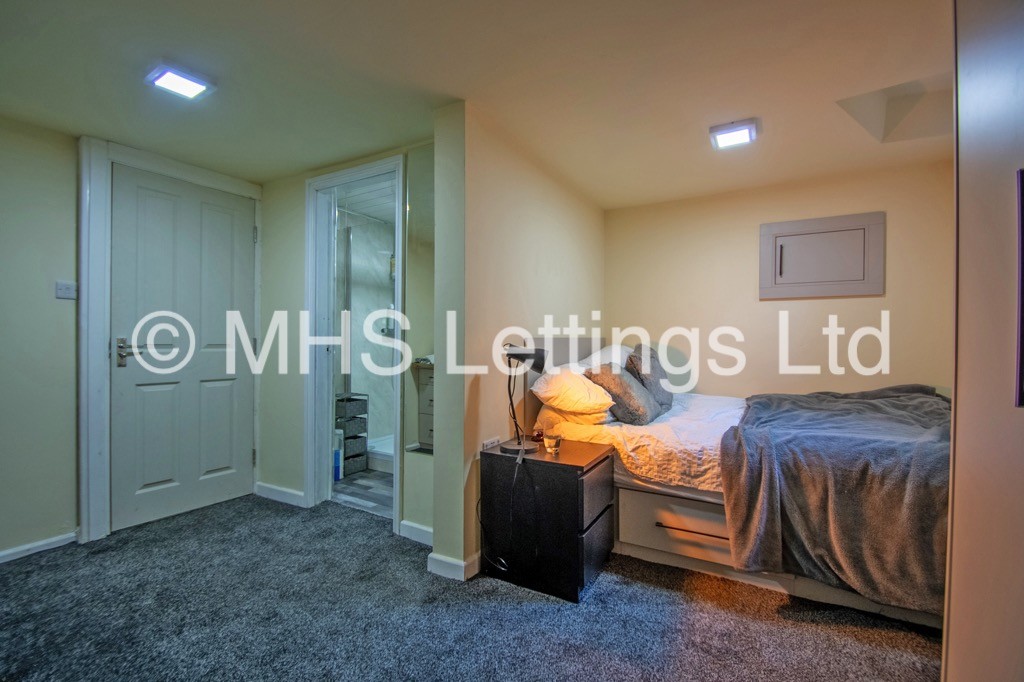 Photo of 1 Bedroom Shared Flat in Double Room, 4a Grosvenor Road, Leeds, LS6 2DZ