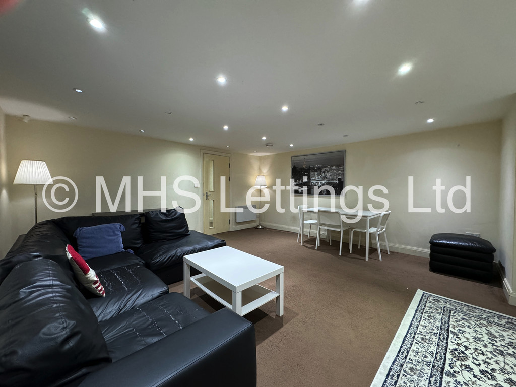 Photo of 2 Bedroom Flat in Rear Flat, 144a Woodsley Road, Leeds, LS2 9LZ