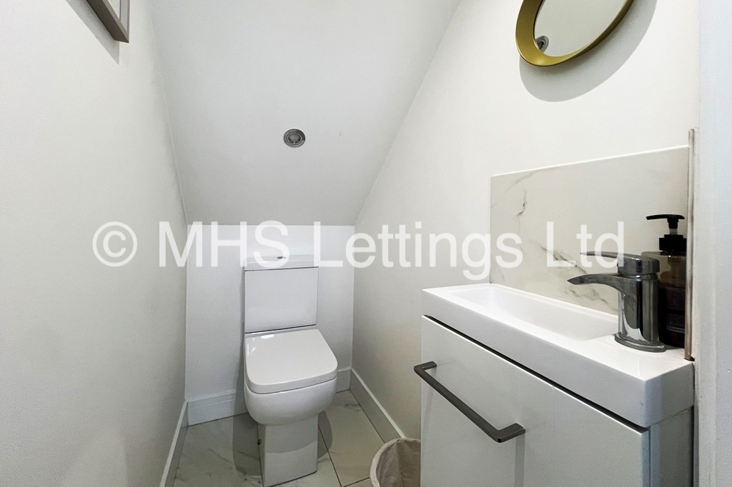 Photo of 3 Bedroom Semi-Detached House in 496 Dewsbury Road, Leeds, LS11 8ES