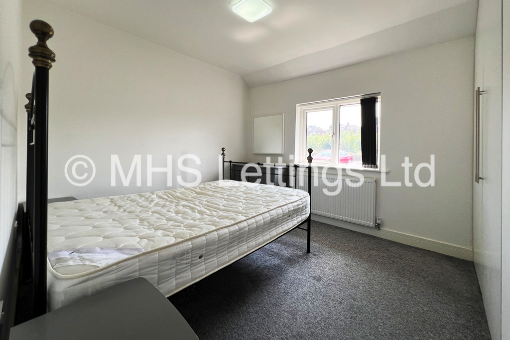 Photo of 3 Bedroom Semi-Detached House in 496 Dewsbury Road, Leeds, LS11 8ES