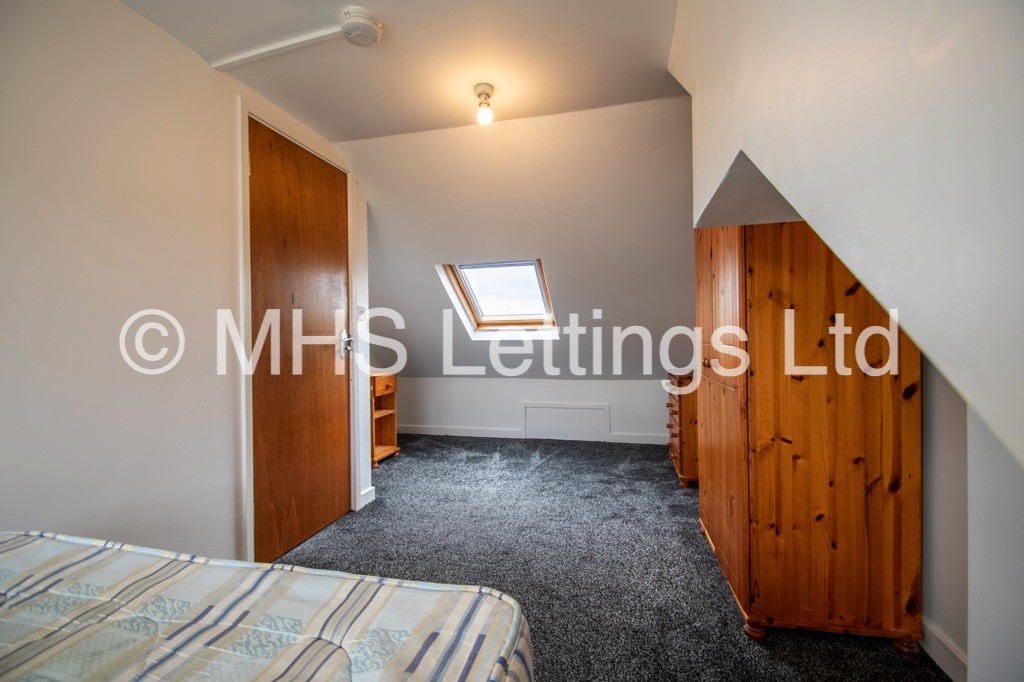 Photo of 4 Bedroom Semi-Detached House in 8 Trenic Drive, Leeds, LS6 3DJ