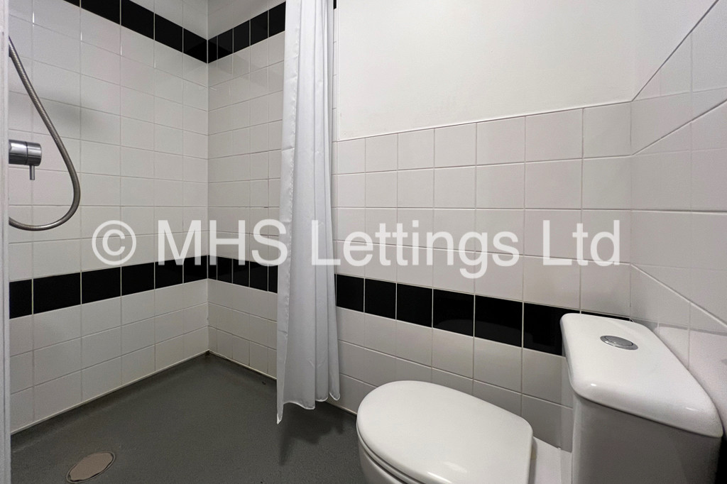 Photo of 1 Bedroom Flat in Flat 3, 30 Hyde Park Terrace, Leeds, LS6 1BJ