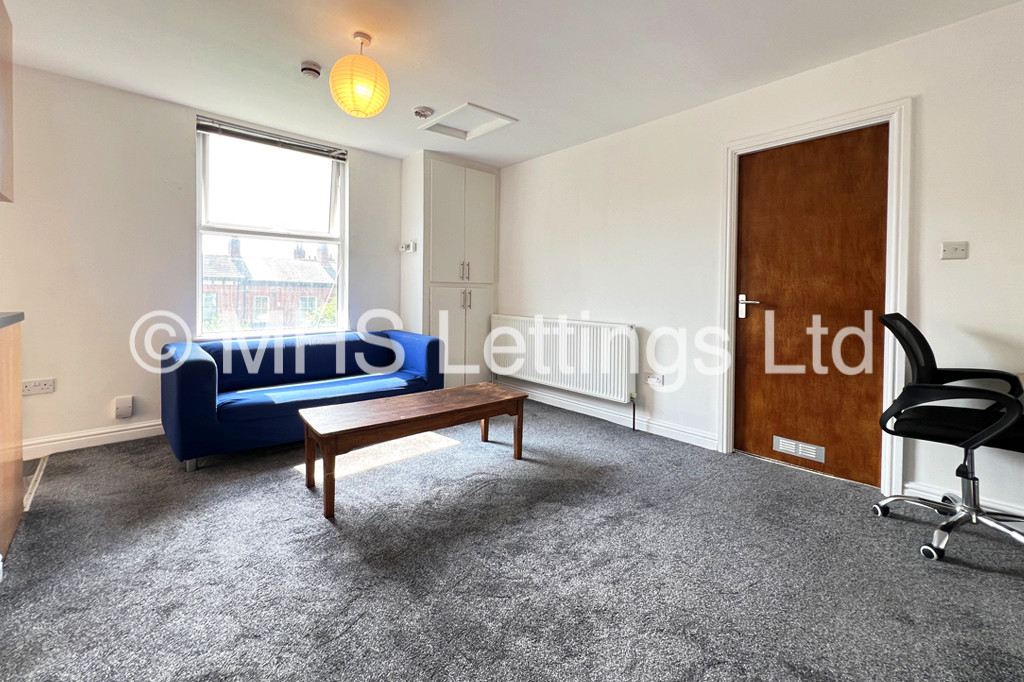 Photo of 1 Bedroom Flat in Flat 3, 30 Hyde Park Terrace, Leeds, LS6 1BJ